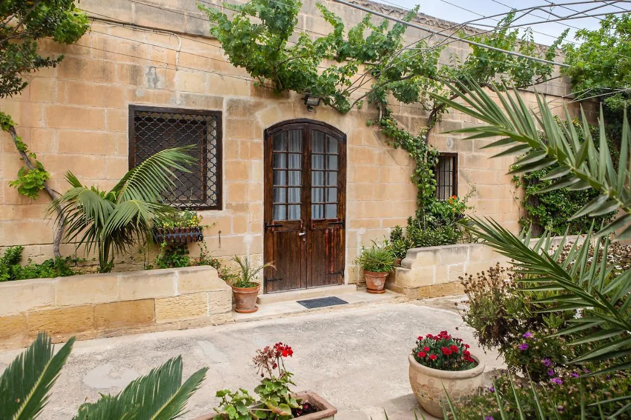 Ta' Bertu Host Family Bed & Breakfast Ħal Far