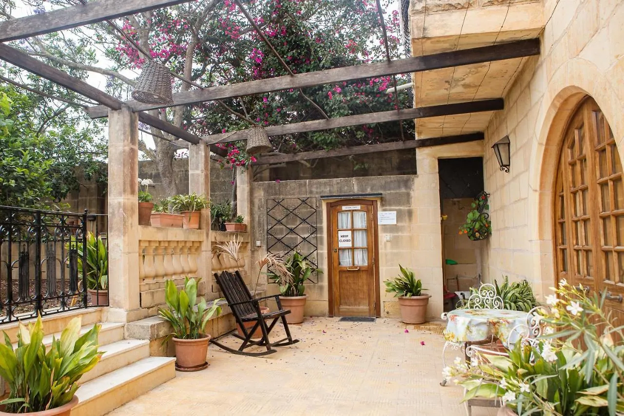 Ta' Bertu Host Family Bed & Breakfast Ħal Far 2*,  Málta