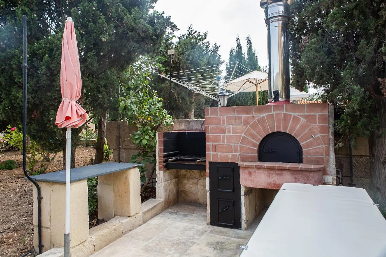 Ta' Bertu Host Family Bed & Breakfast Ħal Far