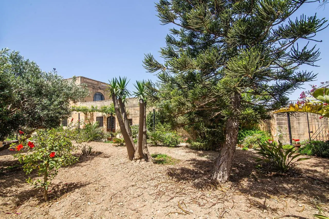 Ta' Bertu Host Family Bed & Breakfast Ħal Far